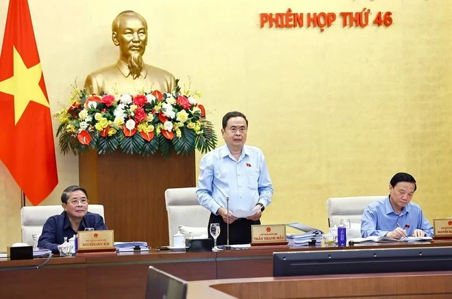 越南国会主席陈青敏在会议上发表讲话。图自越通社