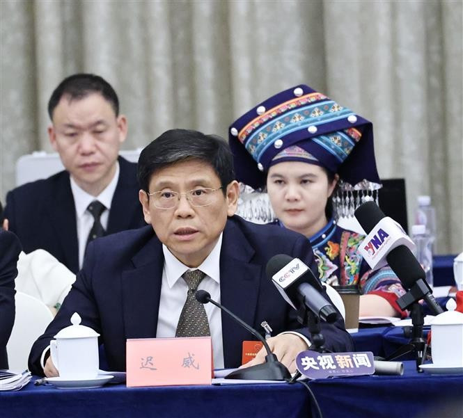 崇左市委副书记、市长迟威回答越通社记者的提问。图自越通社