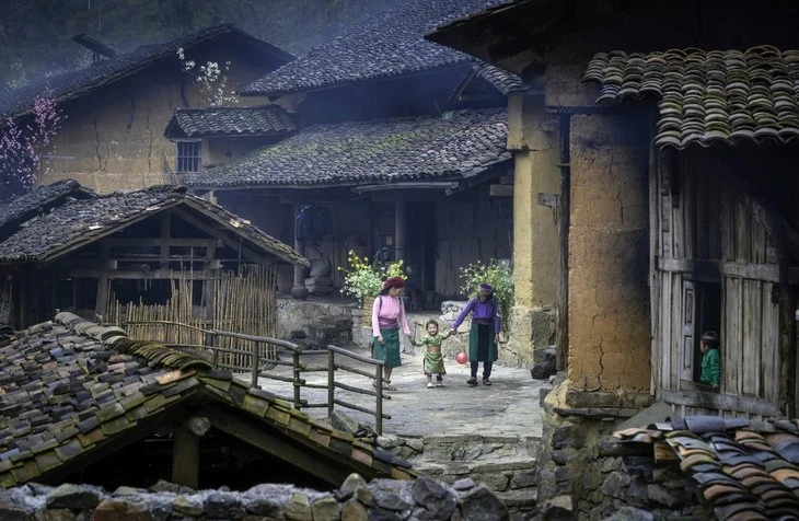 程墙土屋是越南最北端这片土地上赫蒙族、瑶族、岱依族三个民族的文化符号。图自《越南之声》