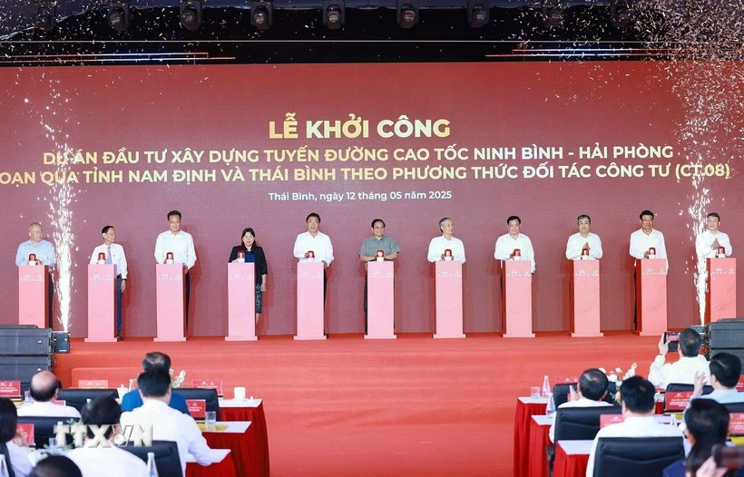 越南政府总理范明政出席宁平—海防高速公路项目（途径南定省-太平省路段）开工仪式。图自越通社