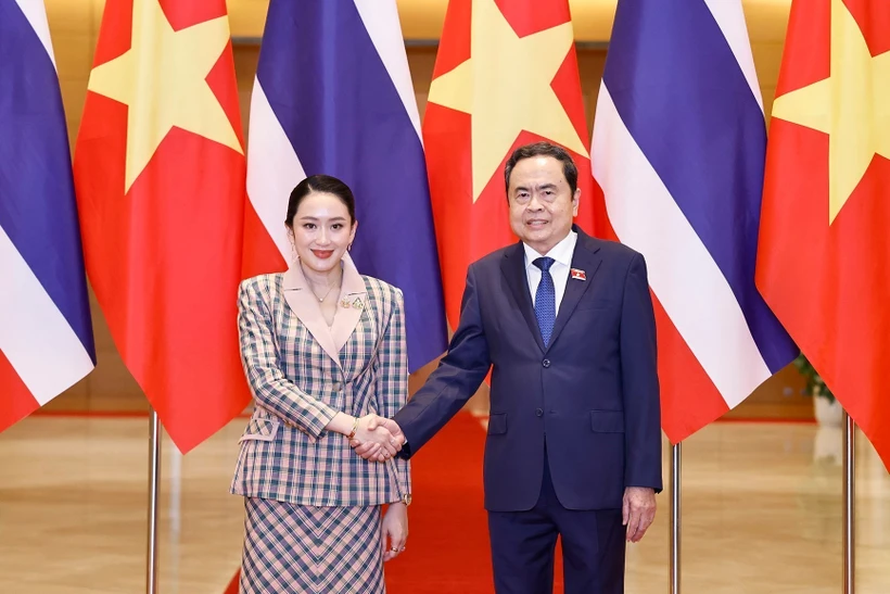 越南国会主席陈青敏会见泰国总理佩通坦。图自越通社