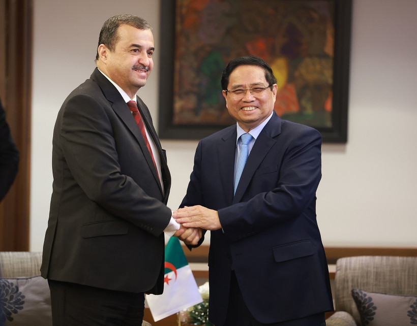 范明政会见阿尔及利亚油气和矿业部长穆罕默德·阿尔卡布。图自越通社