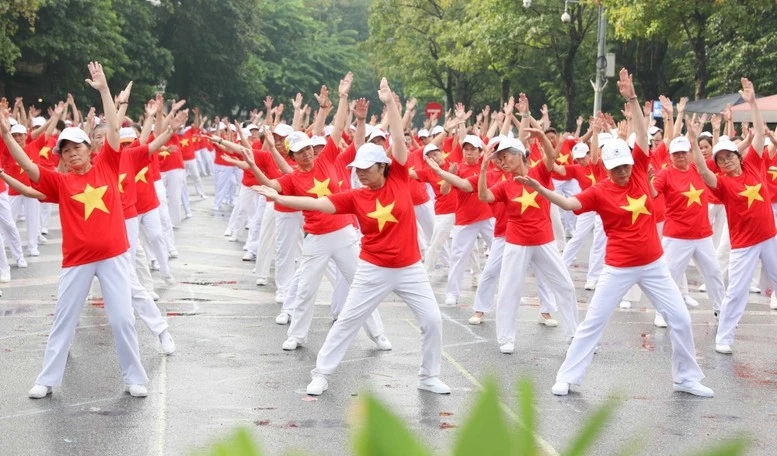 《战略》提出在到2030年的阶段，每年援助建设至少两个老年人关照和康复救助机构和养老社会救助机构模式的目标。图自越通社