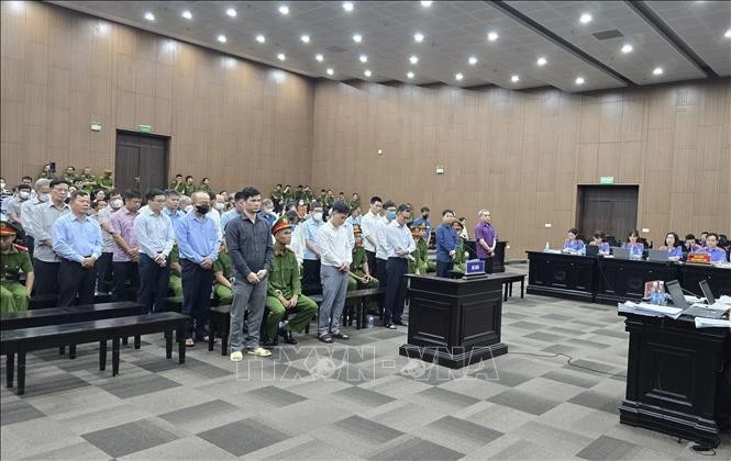 各名被告出庭受审。图自越通社
