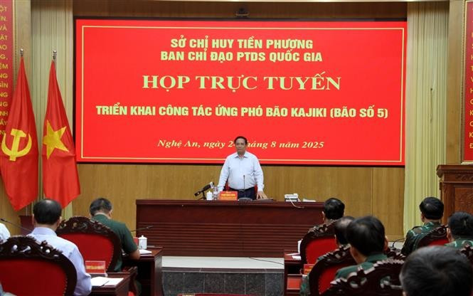 越共中央政治局委员、政府总理范明政主持会议。图自越通社