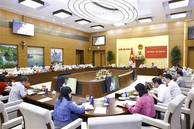 陈青敏主持召开国会党委会议。图自越通社