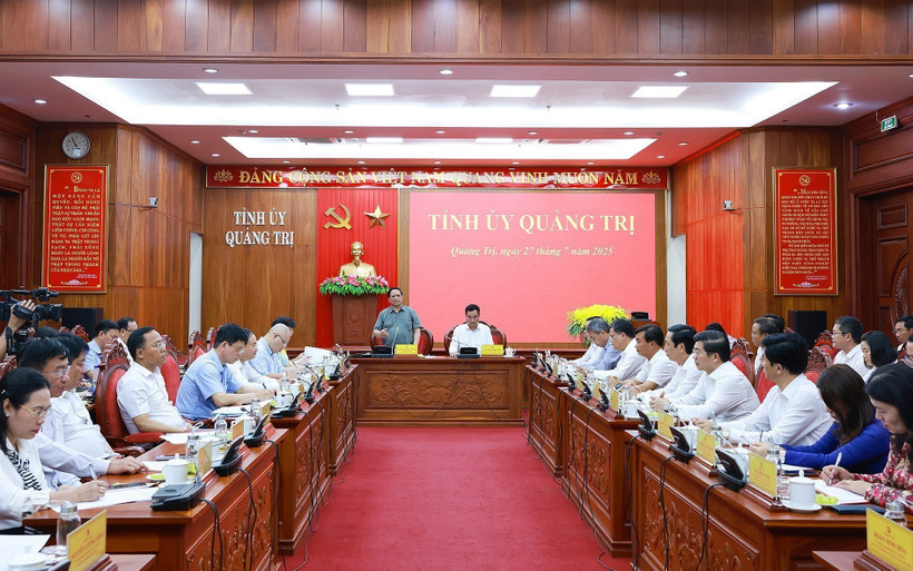 越南政府总理范明政在会议上发表讲话。图自越通社