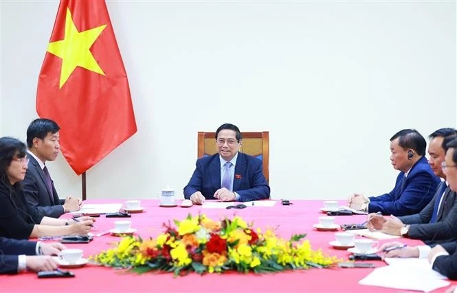 越南政府总理范明政与澳大利亚总理安东尼·阿尔巴尼斯通电话。图自越通社