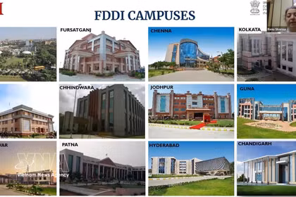 印度鞋类设计与发展学院（FDDI）的 Renu Sharma通过视频发表讲话。图自越通社