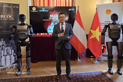 越南驻奥地利大使武黎太黄在开幕式上发表讲话。图自越通社