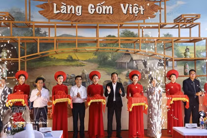 “越南陶艺村”项目试营业发布仪式。图自越通社