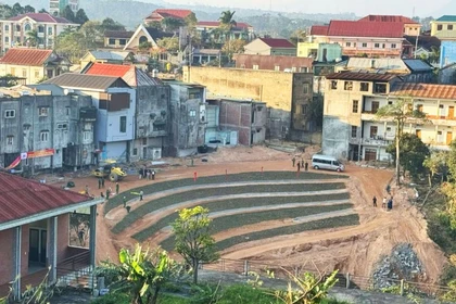 一座座新房、一段段坚固的护坡工程，将成为受灾群众继续迎难而上的重要支点，助力他们在新一年实现安居乐业、共享平安幸福的生活。图自越通社