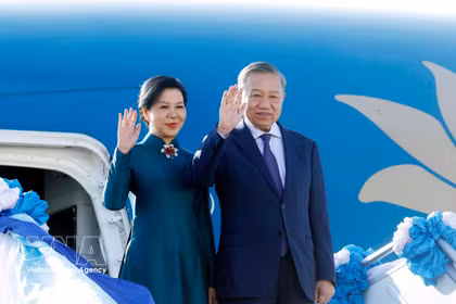 越共中央总书记、国家主席苏林和夫人抵达首都曼谷廊曼国际机场。图自越通社