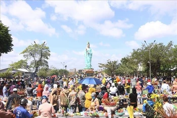 越南薄辽省旅游景点在新年假期期间吸引众多游客