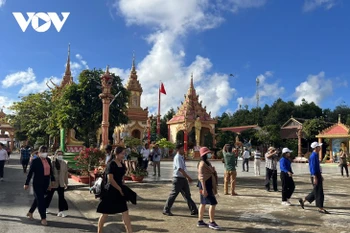 九龙江平原地区旅游景点春节期间吸引大量游客