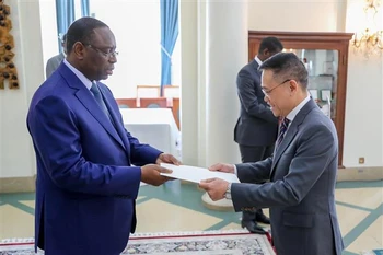 塞内加尔愿与越南合作应对全球性问题