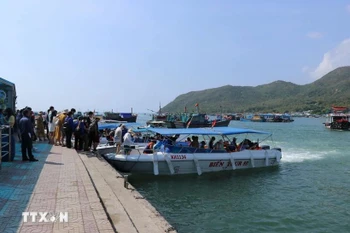 延长芽庄湾潜水船服务试点期限。图自vietnam+