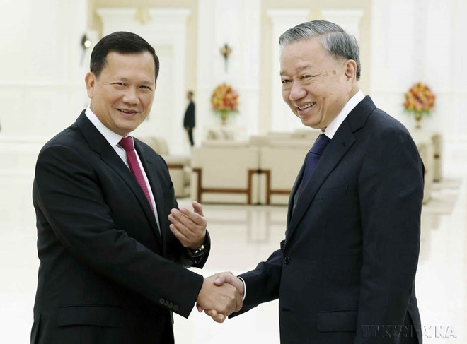 柬埔寨首相洪玛奈举行仪式,欢迎越南国家主席苏林对柬埔寨进行国事访问(2024年)。图自越通社 6 viet_nam_–_campuchia_quan_he_lang_gieng_tot_dep_huu_nghi_truyen_thong_hop_tac_toan_dien_ben_vung_lau_dai__7725783.jpg