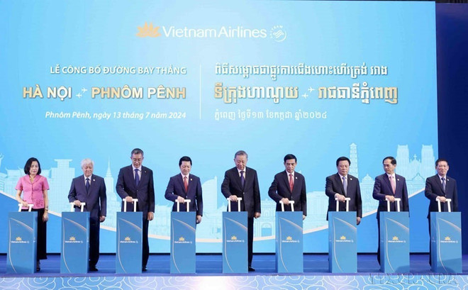 越南国家主席苏林和出席越南国家航空公司河内-金边直达航线开通仪式(2024年)。图自越通社 4 viet_nam_–_campuchia_quan_he_lang_gieng_tot_dep_huu_nghi_truyen_thong_hop_tac_toan_dien_ben_vung_lau_dai__7725795.jpg