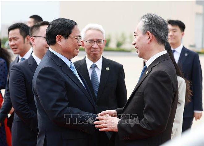 越南政府总理范明政送别仪式在北京国际机场举行。图自越通社 l_thu_tuong_ket_thuc_chuyen_tham_du_wef_15_va_lam_viec_tai_trung_quoc_stand.jpg