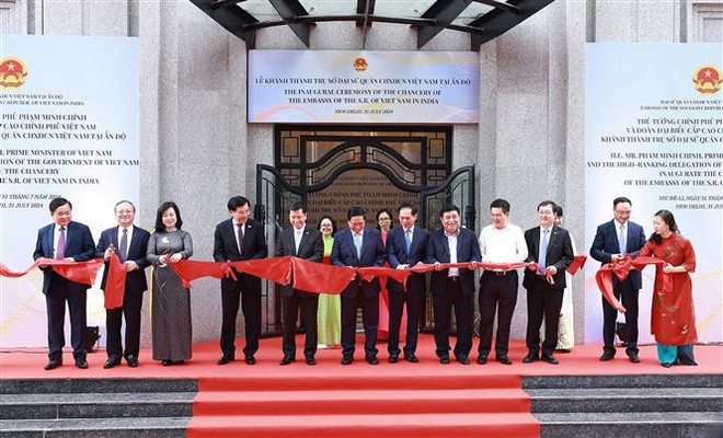 范明政总理一行出席越南驻印度大使馆新馆落成典礼。图自越通社 thu_tuong_du_le_khanh_thanh_tru_so_dai_su_quan_viet_nam_tai_an_do_7514145.jpg