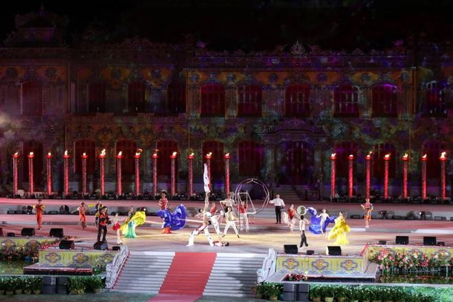 越南杂技联合会的表演节目。图自vietnamplus img-2068-3535.jpg.webp