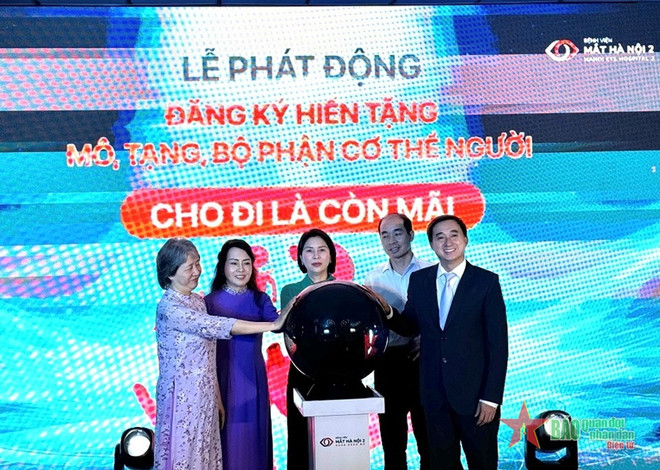 人体组织银行和动员人体组织器官捐献分会成立仪式场景。图自越通社 bv_mat.jpg