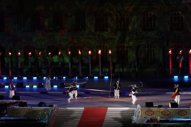 韩国艺术代表团的表演节目。图自vietnamplus img-1899-1020.jpg.webp