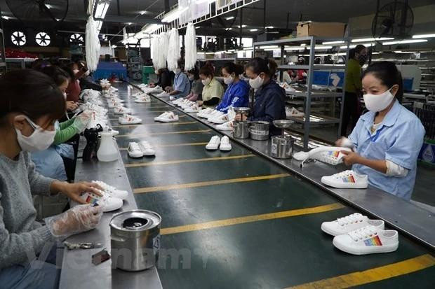 有一些国家甚至倾向于滥用贸易救济措施来过度保护国内的制造业。图自vietnam+ 0112giaydep-900.jpeg.webp