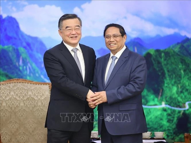 政府总理范明政会见中国全国人大常委会副委员长张庆伟。图自越通社 1.jpg
