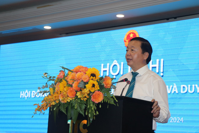越南政府副总理、中北部和中部沿海地区协调委员会主任陈红河在会议上发表讲话 vna_potal_hoi_nghi_hoi_dong_dieu_phoi_vung_bac_trung_bo_va_duyen_hai_trung_bo_lan_thu_4_7384088.jpg