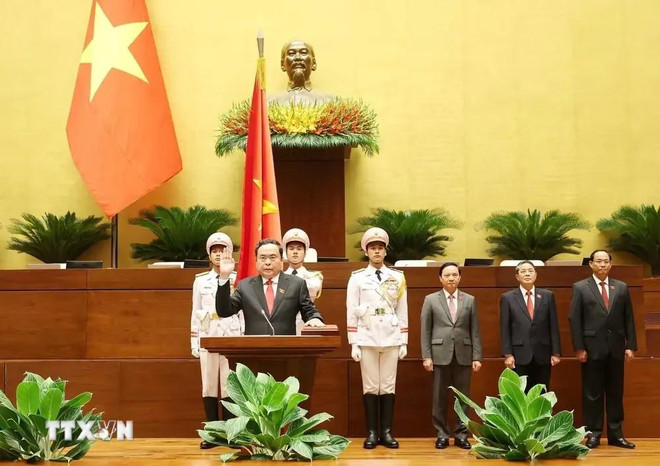越南新任国会主席陈青敏宣誓就职。图自越通社 IMG_6947.webp