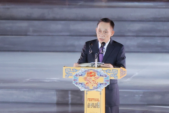 越共中央书记处书记、中央对外部部长黎淮忠在开幕式上发言 图自Vietnam+ potal-khai-mac-tuan-le-festival-nghe-thuat-quoc-te-hue-2024-7419247-3520.jpeg