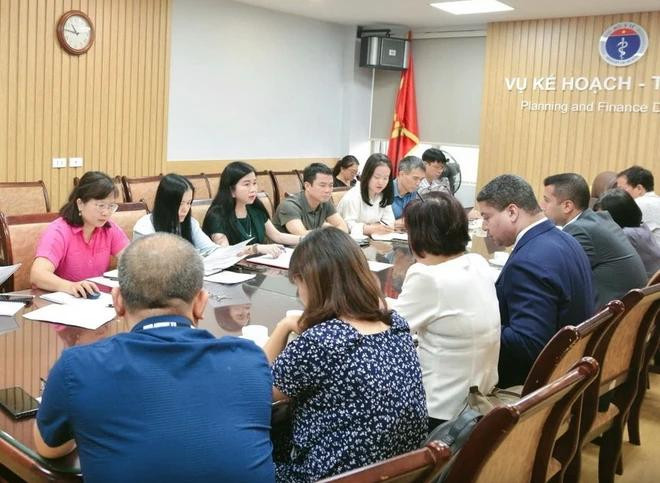 越南卫生部与美国国际开发署两个机构代表进行座谈。图自Vietnam+ 保健2.webp