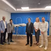 越南驻以色列商务参赞黎泰和（中）及越南驻以色列大使馆代表严春海灯、与以色列航空公司商务总经理及领导层合影。图自越通社