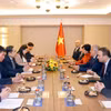 越南国会主席陈青敏会见越南驻土耳其伊斯坦布尔市名誉领事阿里·泰佐尔梅兹。图自越通社
