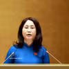 越南文化、体育与旅游部部长林氏芳青作国会关于越南文化发展的决议草案的说明、采纳与整理报告。图自越通社