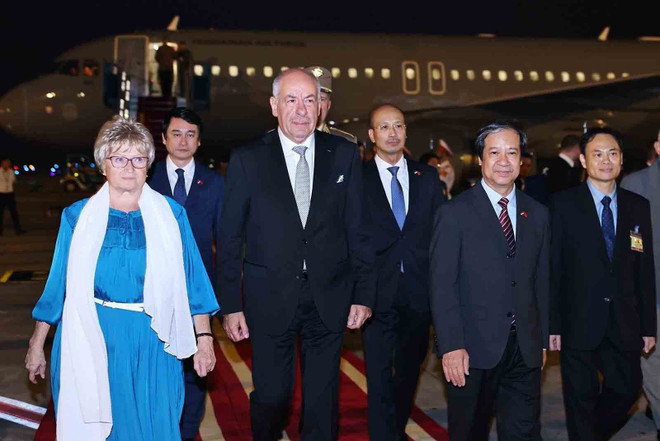 应越南国家主席梁强的邀请,匈牙利总统舒尤克·道玛什(Sulyok Tamas)和夫人于2025年5月27日至29日对越南进行正式访问。图自越通社 vna-potal-tong-thong-hungary-bat-dau-tham-chinh-thuc-viet-nam-8058254.jpg