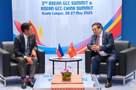 越南政府总理范明政会见菲律宾总统马科斯