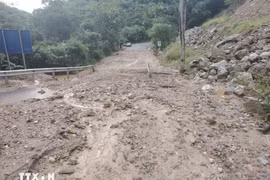持续强降雨引发山体滑坡，山罗省、奠边省交通严重受阻