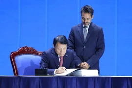各国代表陆续签署《河内公约》