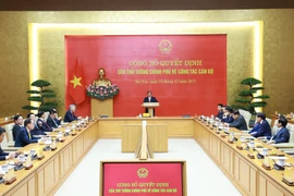 范明政总理向黎孟雄同志颁发工贸部代理部长任命决定