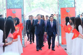 苏林总书记：越南外交引领合作对接，提升国家地位