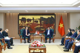 范明政总理会见欧亚经济委员会执委会主席萨金塔耶夫