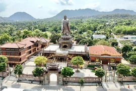 安江金仙寺24米高阿弥陀佛像：耸立山巅的信仰地标