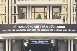 胡志明市和广义省人民吊唁缅怀原国家主席陈德良