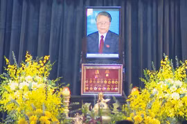 越南原国家主席陈德良吊唁仪式在国家殡仪馆举行