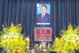 越南原国家主席陈德良吊唁仪式在国家殡仪馆举行