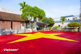 80周年国庆：河内乡村披上鲜艳的国旗红
