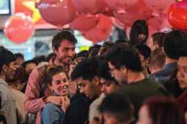 众多外国游客选择河内作为迎接2026年倒计时的目的地